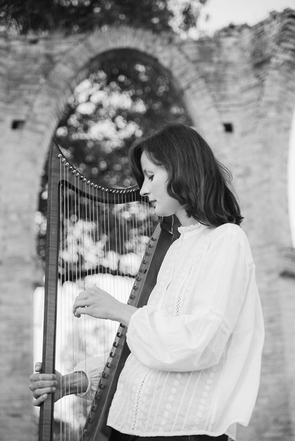 Michela Amici with harp